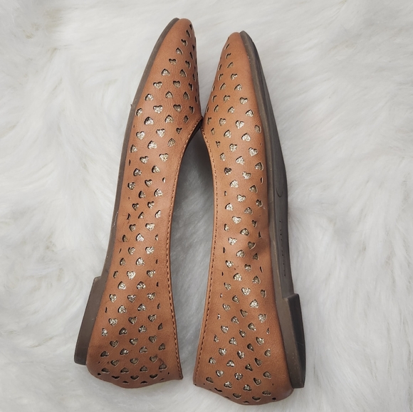 Girls Heart Cutout Flats (size 1) - Picture 5 of 9